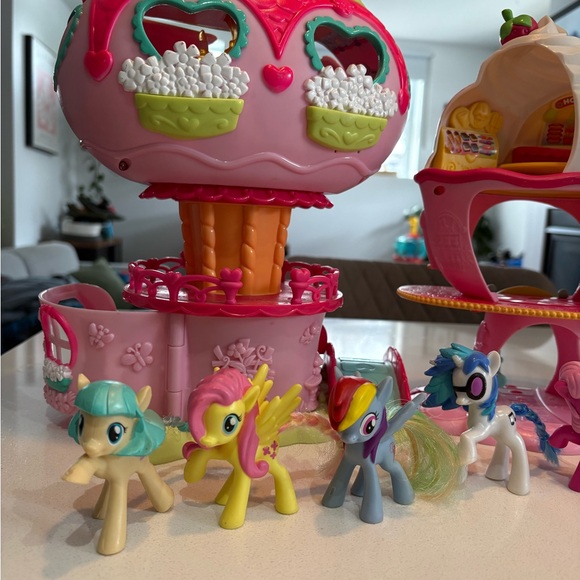 Hasbro Pink and Yellow Pony Playset - Picture 2 of 12